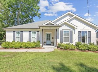 302 E Shannon Ln, Harahan, LA 70123