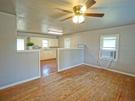 3rd image of 335 N Lillian St