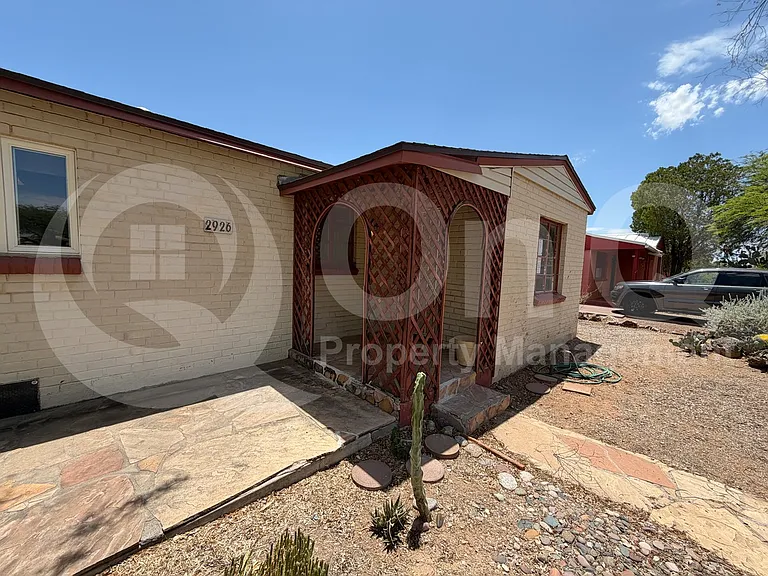 2926 E Waverly St — Photo 37