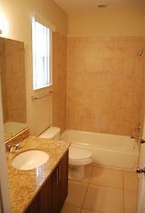 4th image of 408 NE 1st Ave