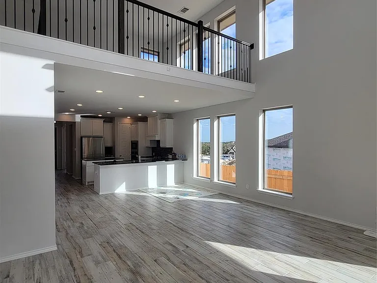113 Bluff Creek Ln — Photo 8