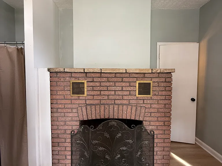 110 W Onota St #5 — Photo 2