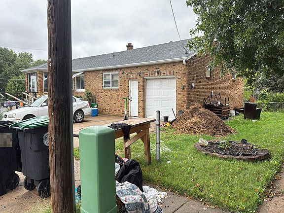 2nd image of 2942 Gold St