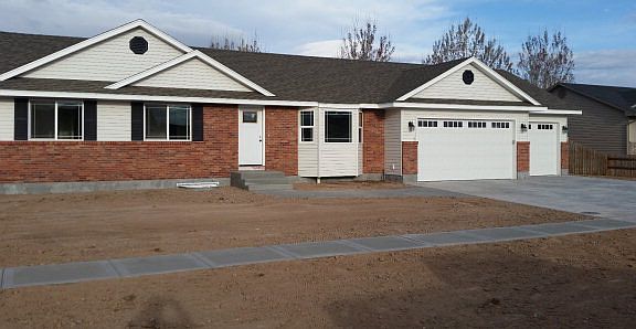2nd image of 1075 N Preston Dr
