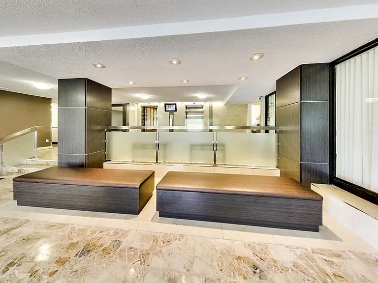 2900 Bathurst St — Photo 18