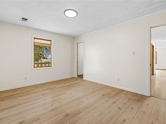 4th image of 17394 Devlin Rd