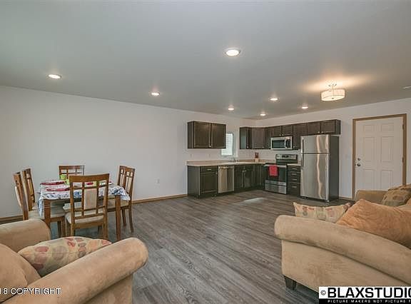 5th image of 402 Patriot Dr