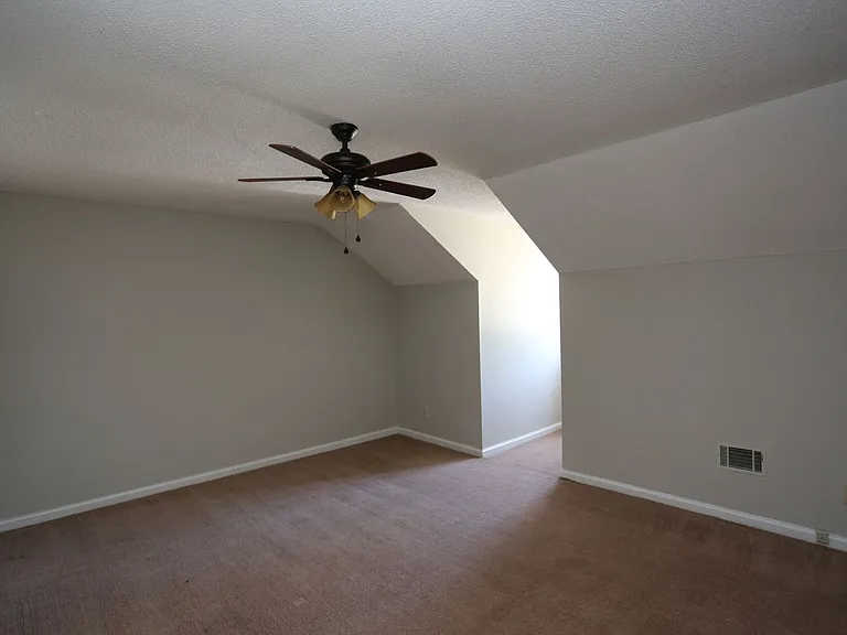 226B Courtney Way — Photo 23