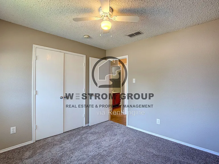 2363 Laurelhill Ln — Photo 24