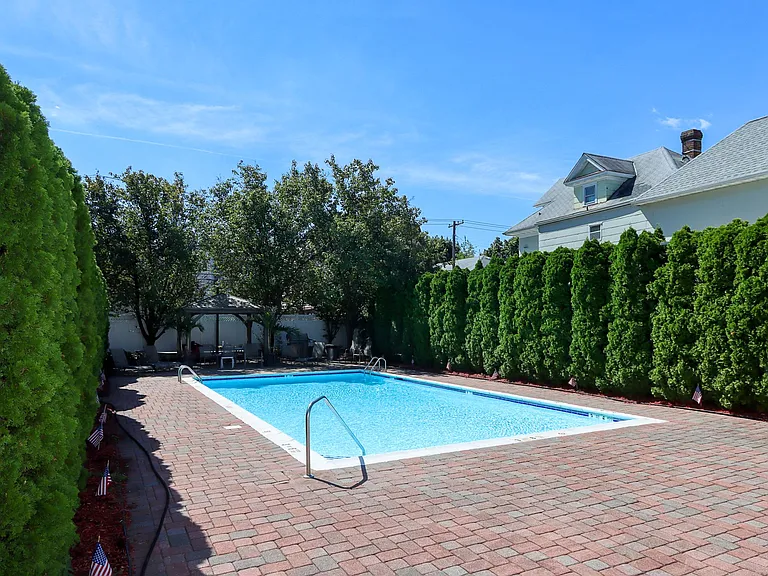242 Maple Ave #407 — Photo 8