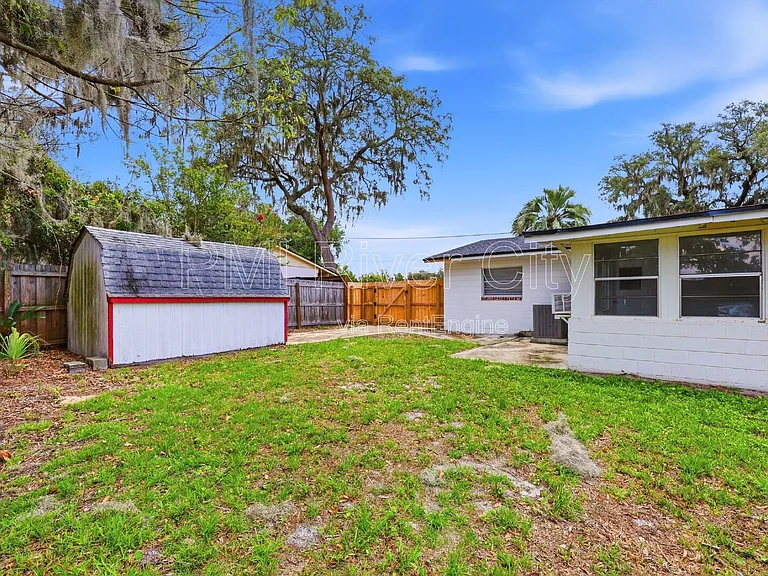 2860 Cedarcrest Dr — Photo 12