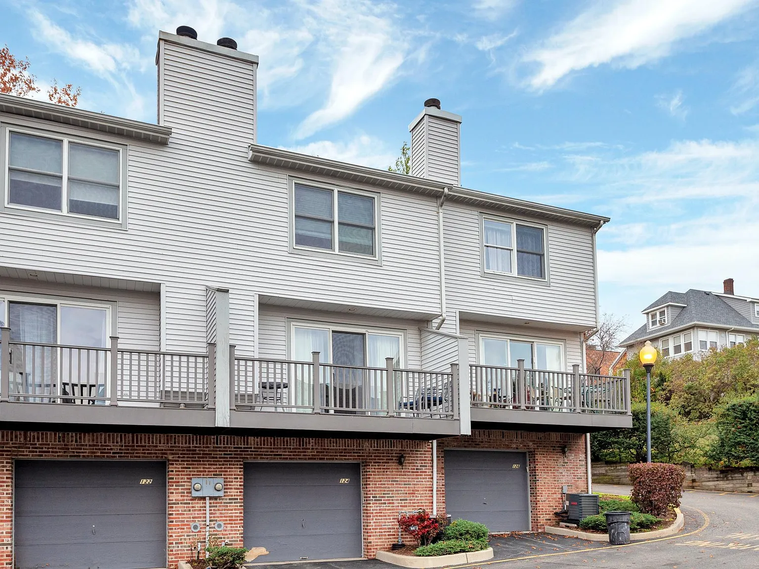 2 bed, 2.5 bath, 1428 sqft, $4,700 — Photo 1