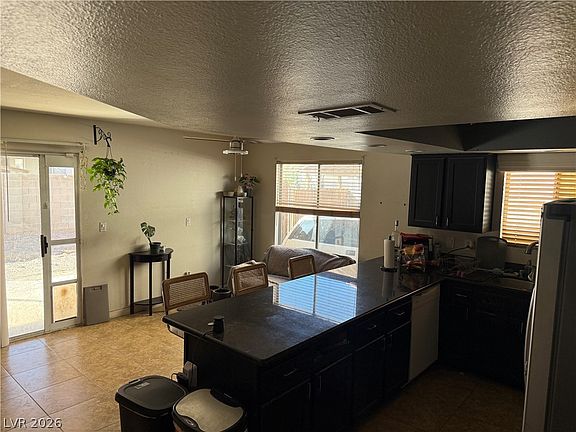 3rd image of 4065 Hazelridge Dr