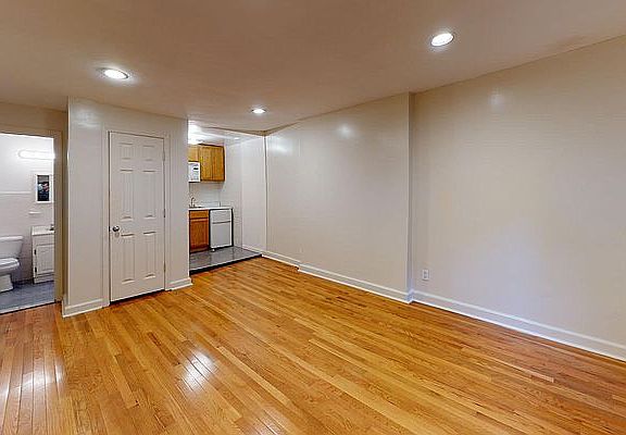4th image of 150 W 49th St APT 3R