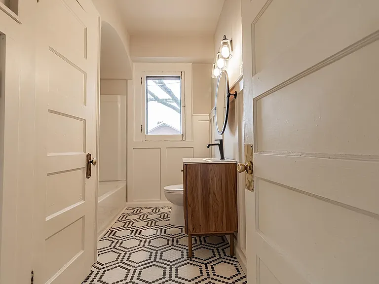 410 SE 2nd St #4 — Photo 7