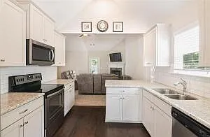 2109 Kinsale Ave — Photo 7