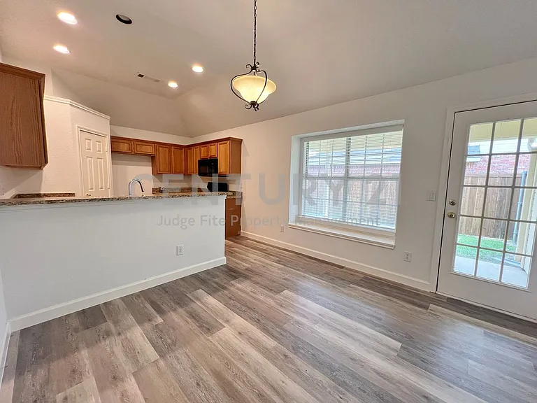 7800 Lancelot Rd — Photo 9