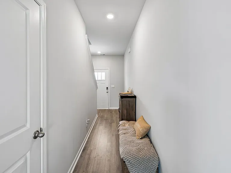 4922 Barnburgh Ln — Photo 6