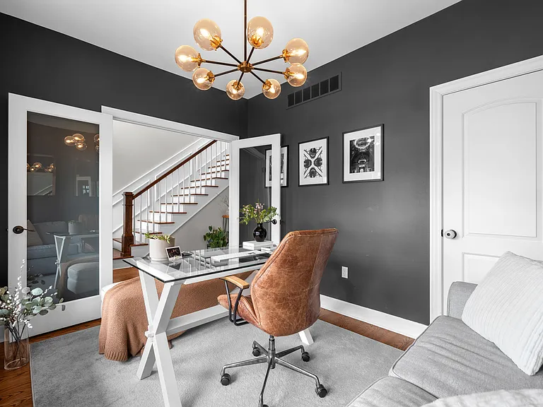 819 Irving Ave — Photo 4