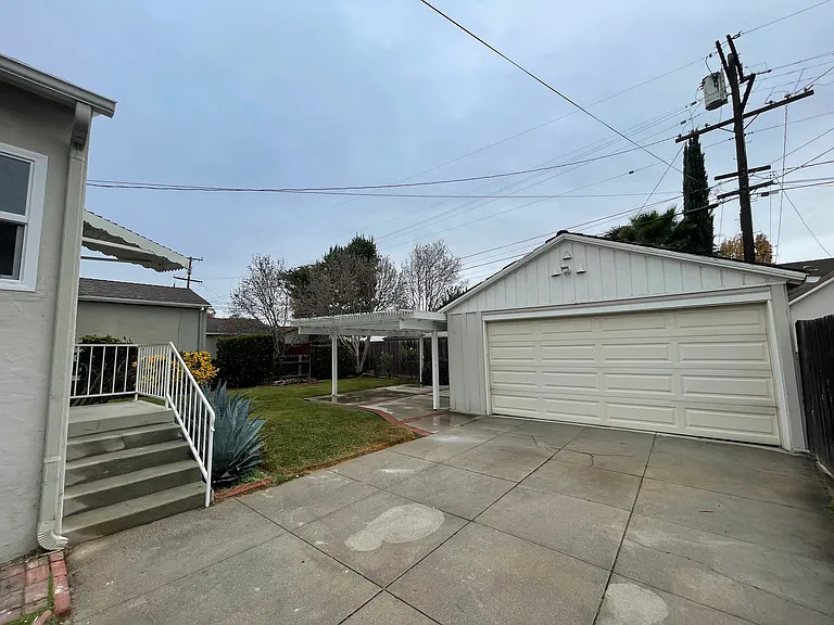 1016 Vineyard Dr — Photo 6