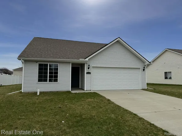 2249 Legacy Dr, Burton, MI 48519