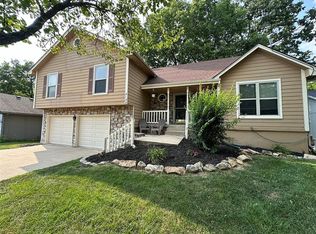 2128 NE Concord St, Lees Summit, MO 64086