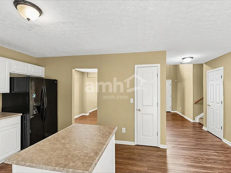 665 Norfolk Sq N — Photo 4