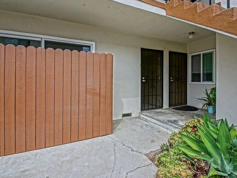 2307 Carnegie Ln — Photo 26