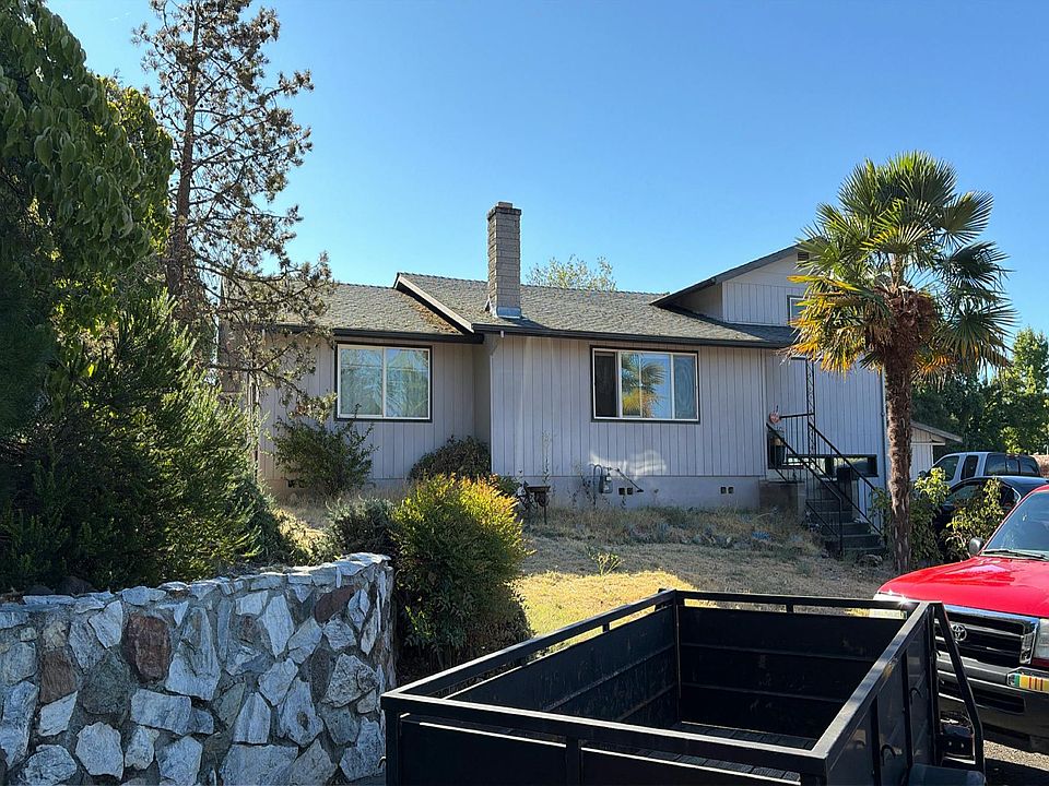 2nd image of 1481 NE Grable Dr