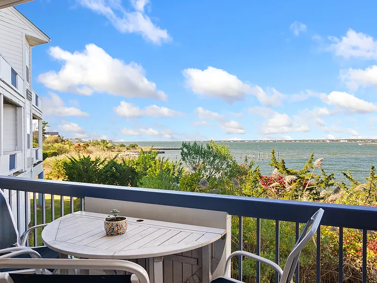 260 Dune Rd — Photo 17