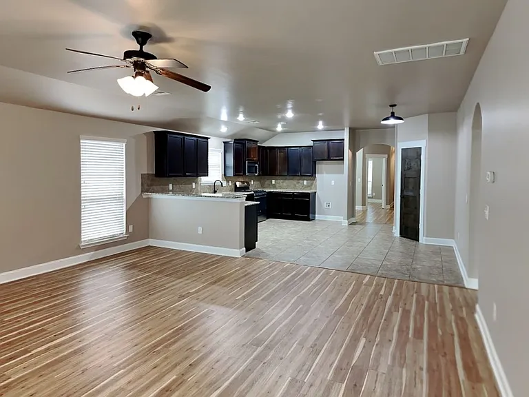 11305 NW 94th St — Photo 11