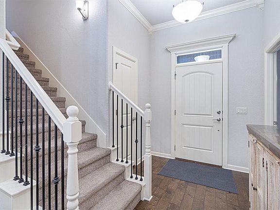3rd image of 215 Grand Ct