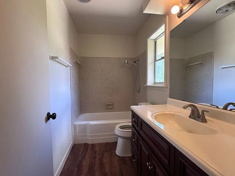825 Crestview Dr — Photo 7