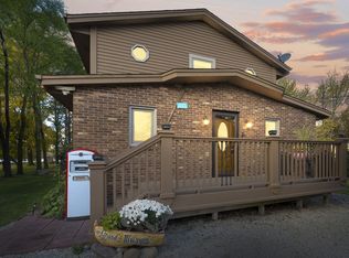 8508 Fox River Rd, Waterford, WI 53185