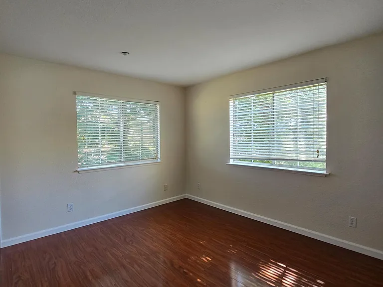 2001 Eastwood Dr #24 — Photo 6