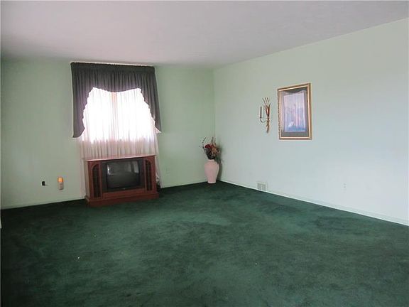 2nd image of 918 Lynn Ave