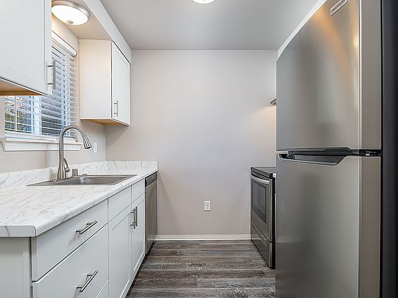 3rd image of 6707 196th St SW #105
