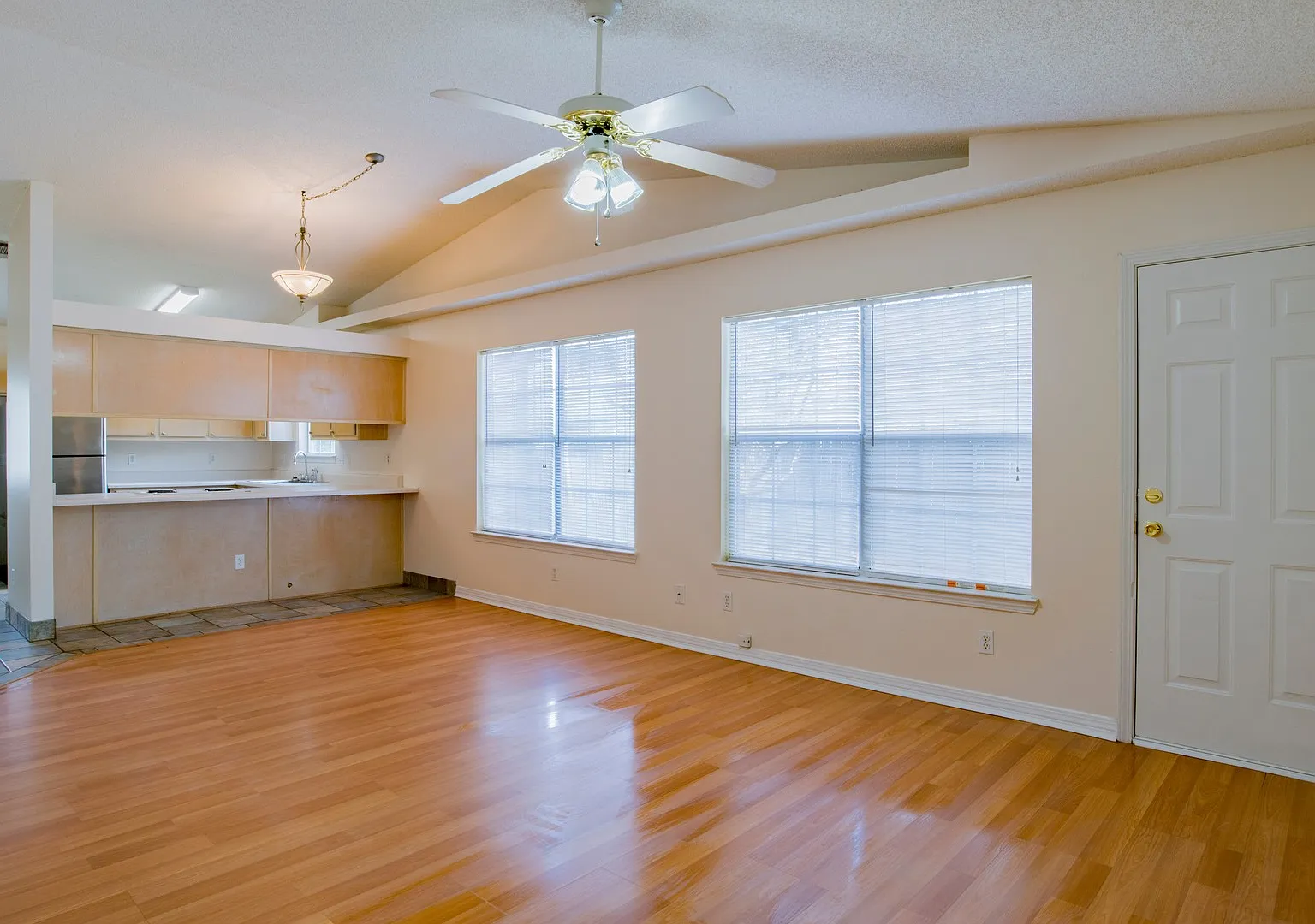 3 bed 2 bath home off Creighton Rd — Photo 3