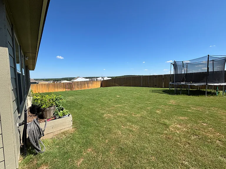 1852 Caponier St — Photo 31