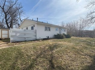 4505 Hiawatha Ave NE, Cedar Rapids, IA 52402