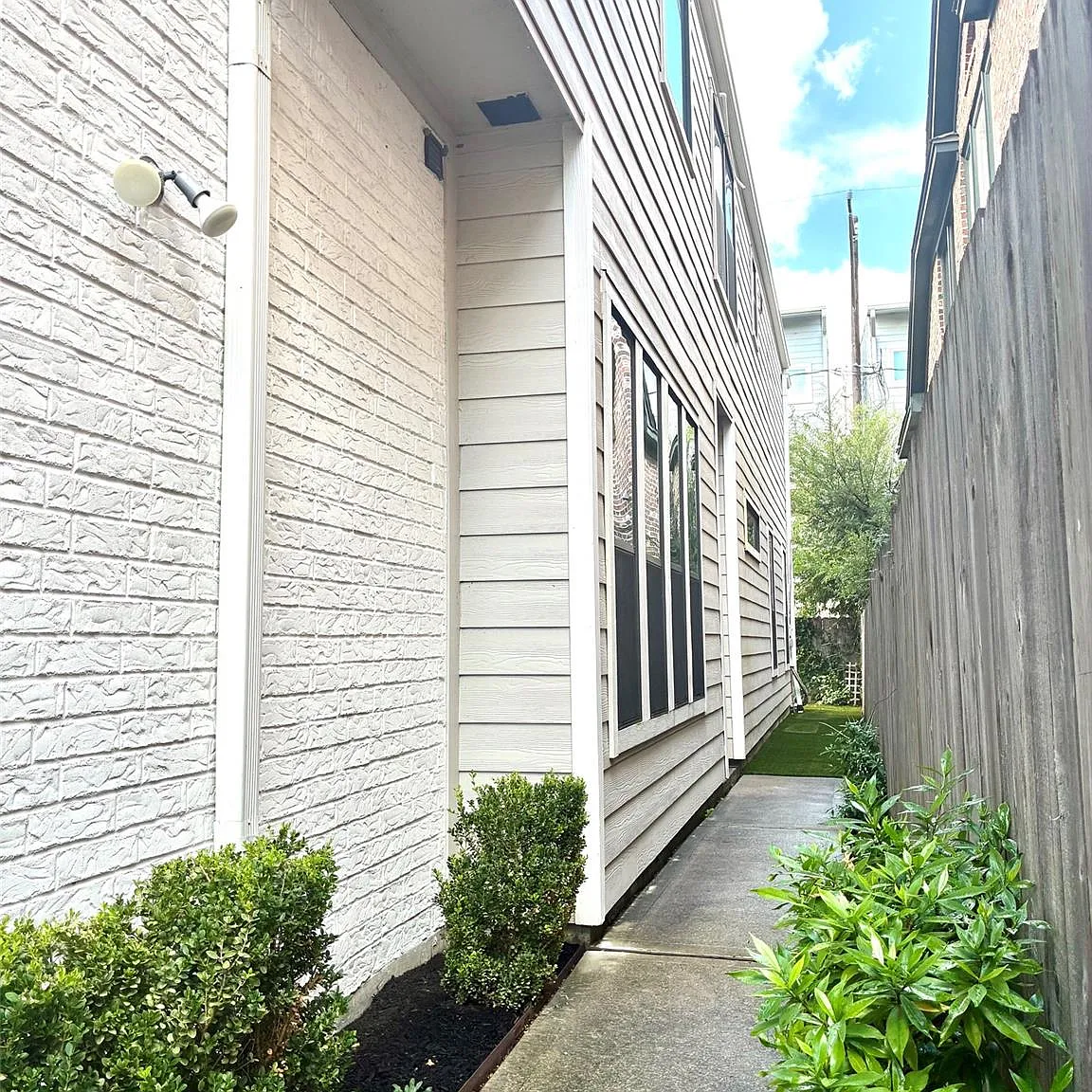 3 bed, 2.5 bath, 2514 sqft, $3,900 — Photo 2