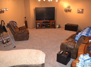 8066 Kalb Ridge St, Peosta, IA 52068