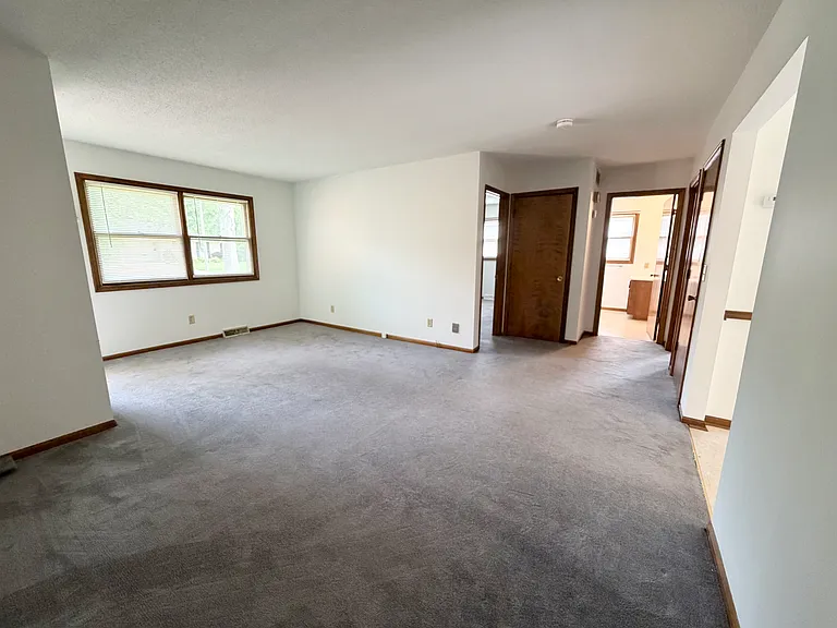 2112 Austin Dr — Photo 5
