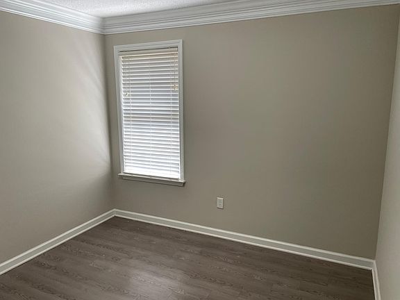 3rd image of 6987 Parkbrook Ln