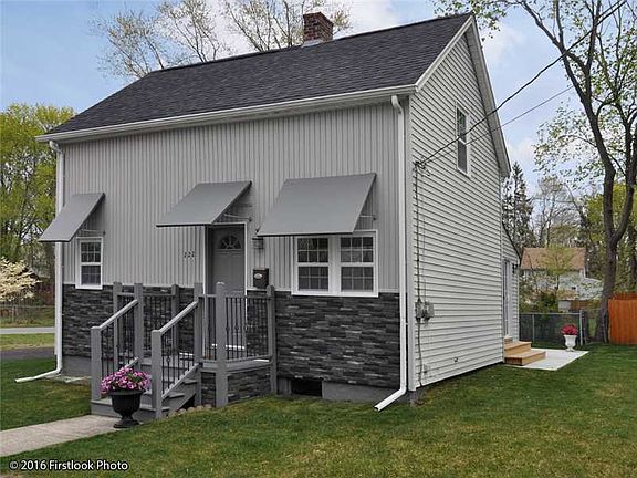 2nd image of 222 Van Buren St
