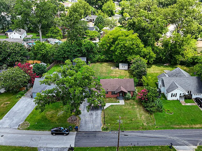 1604 Truman Ave — Photo 19