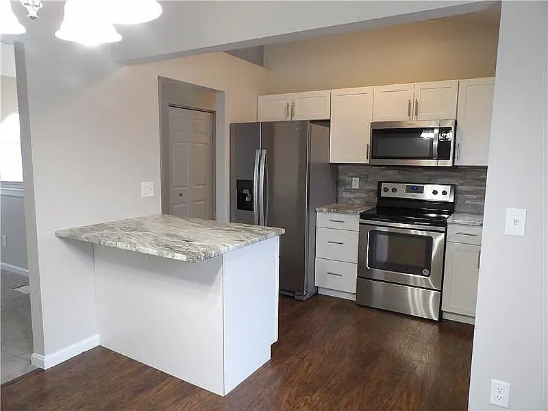 3 bed, 1200 sqft, $1,800 — Photo 4