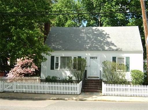 2nd image of 595 Weld St