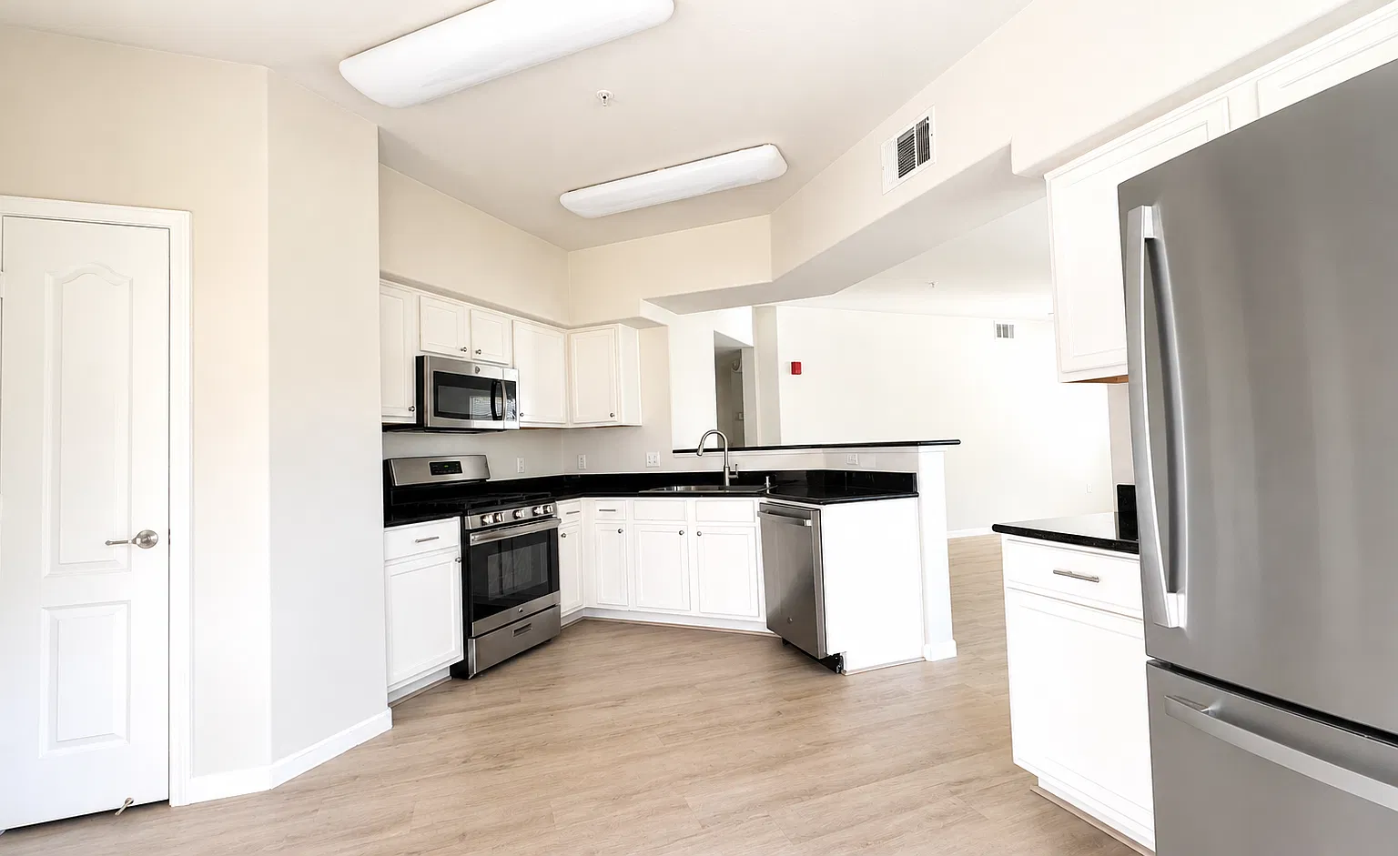 2 bed, 1307 sqft, $2,275 — Photo 2