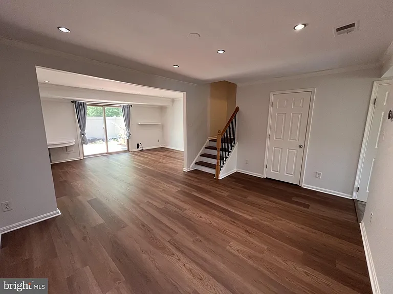 5633 Independence Cir — Photo 9